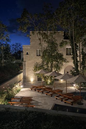 CAVA Urban Relais & Pool in Castromediano