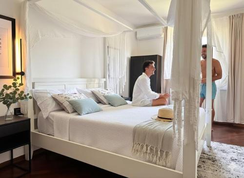 1 king bed, 1 twin bed