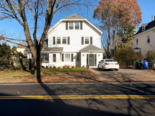 Walk everywhere location, subway, center, Newer Apt, sleeps 4-Newton Centre in Newton (Massachusetts)