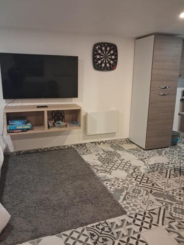 Studio calme & confortable et borne recharge VE in Марсіллі-сюр-Тілль