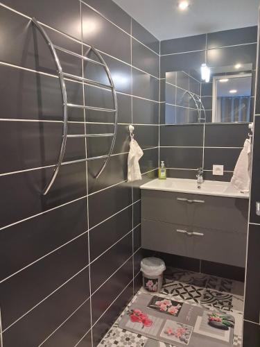 Studio calme & confortable et borne recharge VE in Марсіллі-сюр-Тілль