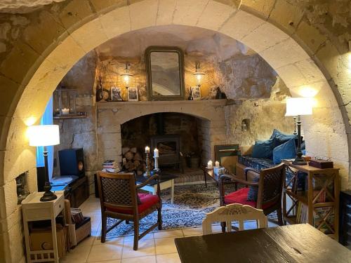 Expérience troglodyte de charme & d'art de vivre gîte à louer Vaudelnay