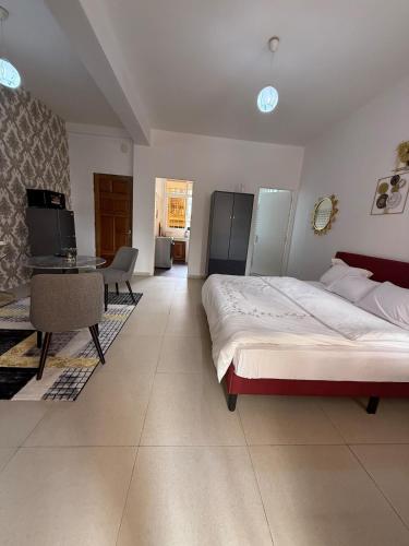 Bright Dakar Plateau Apartment - image 2