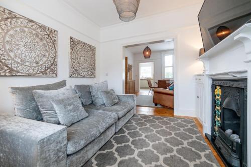 Beautiful period house, 2 bed, 2 bath and parking gîte à louer Navigation Road Station