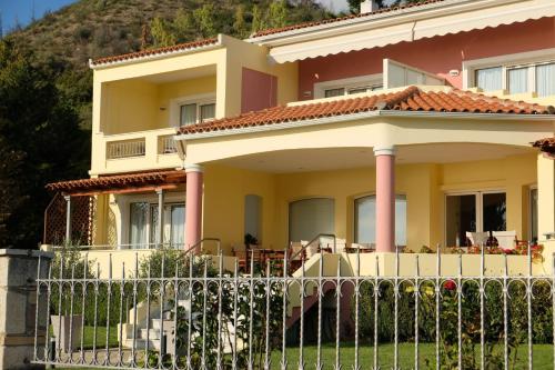 Ενοικιαζόμενα δωμάτια Ζουζουλή (Ενοικιαζομενα δωματια Ζουζουλη) in Rovies