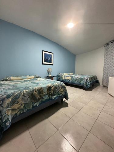 2 double beds