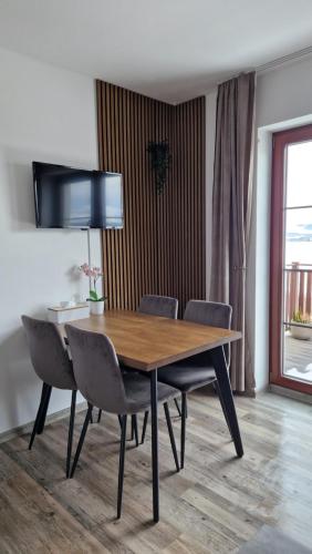Apartmán Kovadlina 5 - Kovářov, výhled na Lipno – khách sạn tại Kovarov