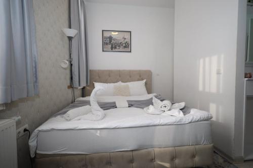 Black Panda Apartment