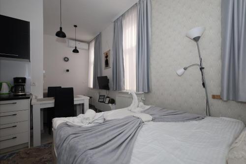 Black Panda Apartment - image 4