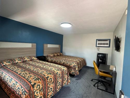 . Woodlawn Hills Motel