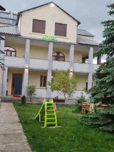 Aleya Guest House with Pool in Stepʼanavan
