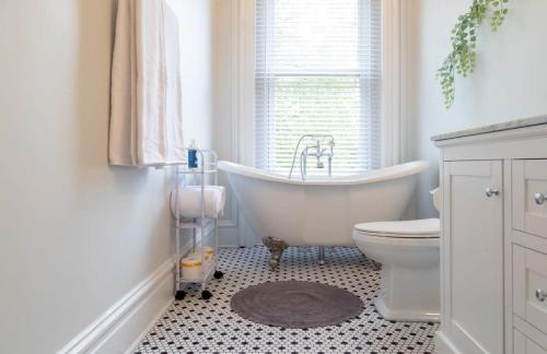 Gorgeous Benton Park Manor ABODEbucks - image 3