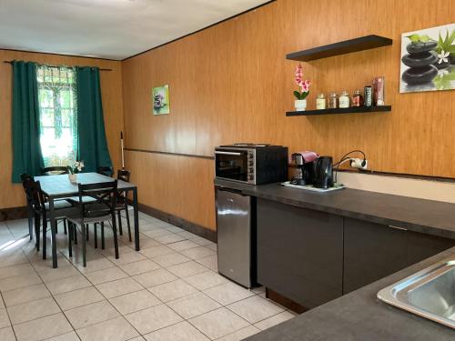 Tauraatini house F4- MOOREA Maatea in Maatea