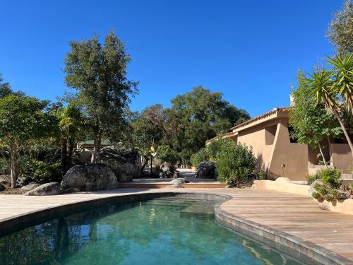 Porto-Vecchio, Villa luxueuse 8 pers, 4 chambres, piscine privée – khách sạn tại Arca