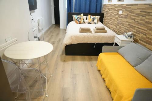Pompidou Chic Studio in Le Marais