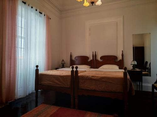 2 twin beds