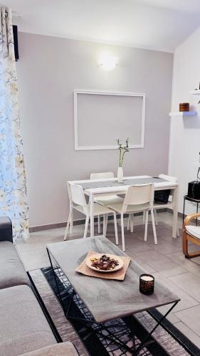 Private Room with Ensuite In Front of Saronno Station in Saronno