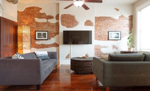 Charming Cozy & Convenient STL Gem ABODEbucks - image 2