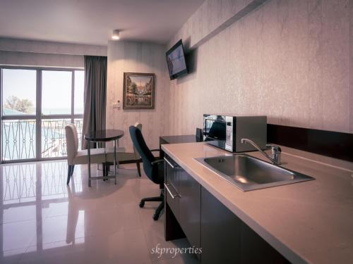 Admiral Cove Marina View Suite in 波德申
