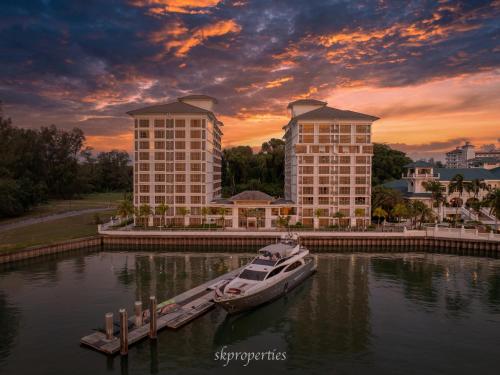 Admiral Cove Marina View Suite in 波德申