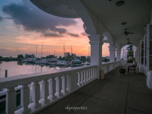 Admiral Cove Marina View Suite in 波德申