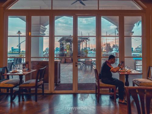 Admiral Cove Marina View Suite in 波德申