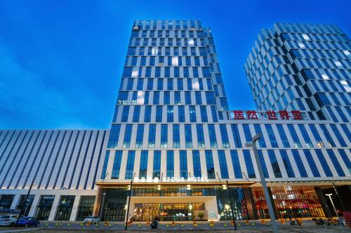 Exterior view of Atour Hotel Zhongshang World Silicon Valley Avenue