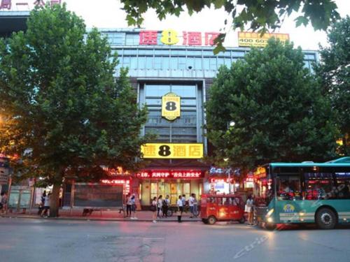Super 8 Hotel Jinan Railway Station Square – Jinan, WV