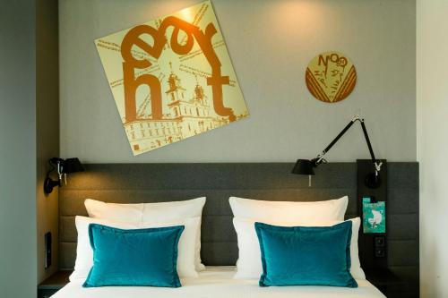 1 queen bed
