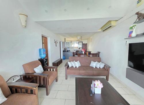 Chic two bedroom Beachfront apartment 5th floor in Mombasa