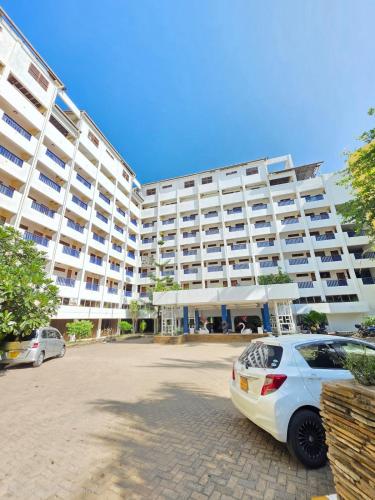 Chic two bedroom Beachfront apartment 5th floor in Mombasa