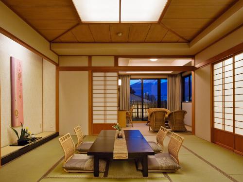 Japanese-Style Deluxe Room with Open-Air Bath and Mt.Fuji View