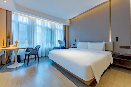room detail thumbnail 1