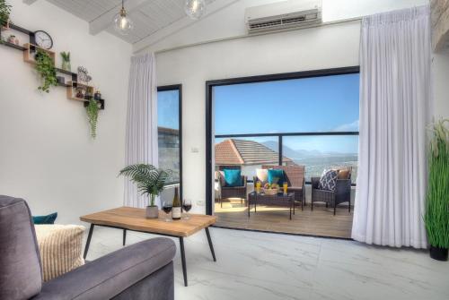 Nof Marom - apartment with shelter room נוף מרום -דירה עם חדר ממ Nof Marom - apartment with shelter room נוף מרום -דירה עם חדר ממ