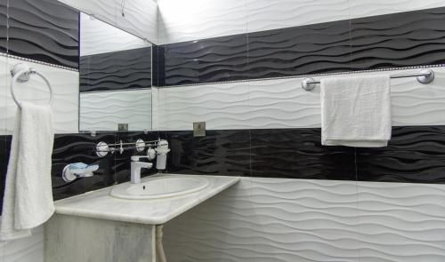 Junior Suite with Balcony image 10