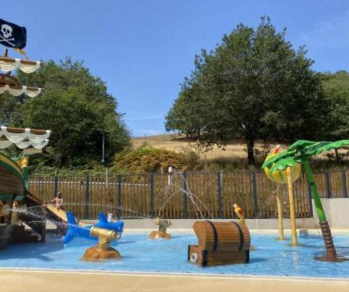 兒童遊樂場, Cottage PARKS Mobil-home éco-chic vue lac (Cottage PARKS Mobil-home eco-chic vue lac) in 蓬德薩拉爾