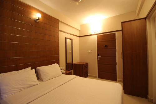 Srivar Hotels