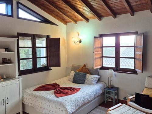 Ágy, Studio in peaceful village of São Martinho das Amoreiras (Studio in peaceful village of Sao Martinho das Amoreiras) in Santa Luzia