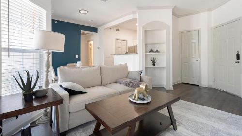 Landing Stylish 1BD Gym – khách sạn tại Far North Central