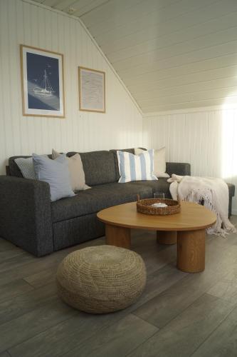 Waterfront Rorbu - By the Beach in Bud