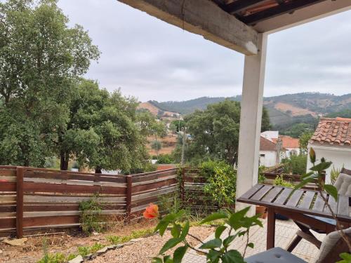 Kilátás, Studio in peaceful village of São Martinho das Amoreiras (Studio in peaceful village of Sao Martinho das Amoreiras) in Santa Luzia
