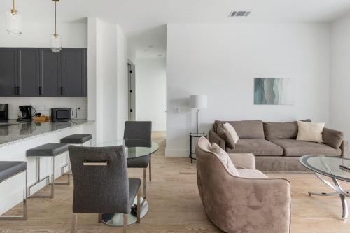 Landing Amazing 3BD Clubhouse Courtyard – khách sạn tại Denton