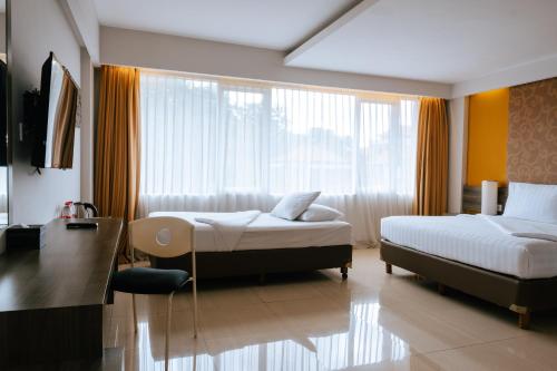 1 king bed, 1 twin bed