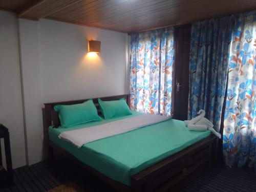 Pavis guest inn in Nallathanniya