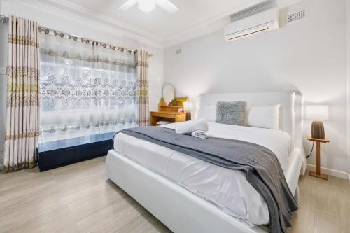 Cozy Private Room near Station Free Parking  WiFi - image 9