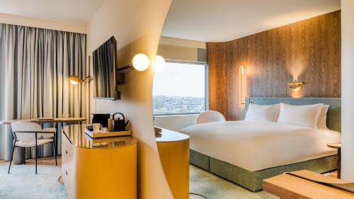 room detail thumbnail 1