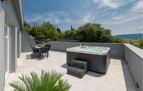 Villa I&N with saltwater pool and whirlpool in Donji Vinjani