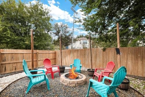 Pet-Friendly 3BR - Fire Pit & Games Near Sea World - image 2