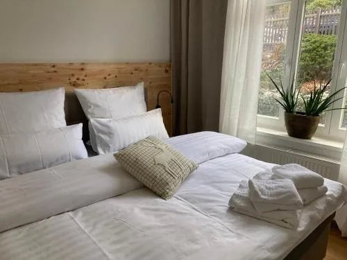 Villa Schlossblick III - Zeit zum Träumen in exklusiver Suite "Zirbennest", Parkplatz, Smart-TV, WLAN in Wernigerode, Deutschland