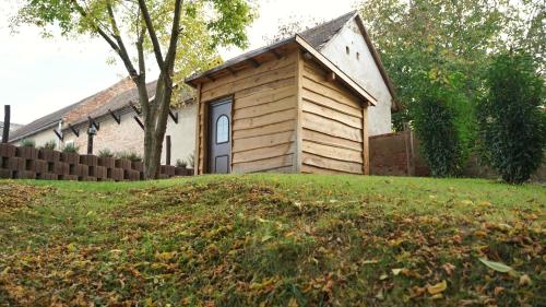 Lomb Lak Vendégház (Lomb Lak Vendeghaz) in Kozármisleny